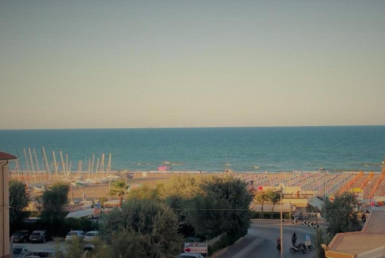 Hotel Berna Rimini Esterno foto