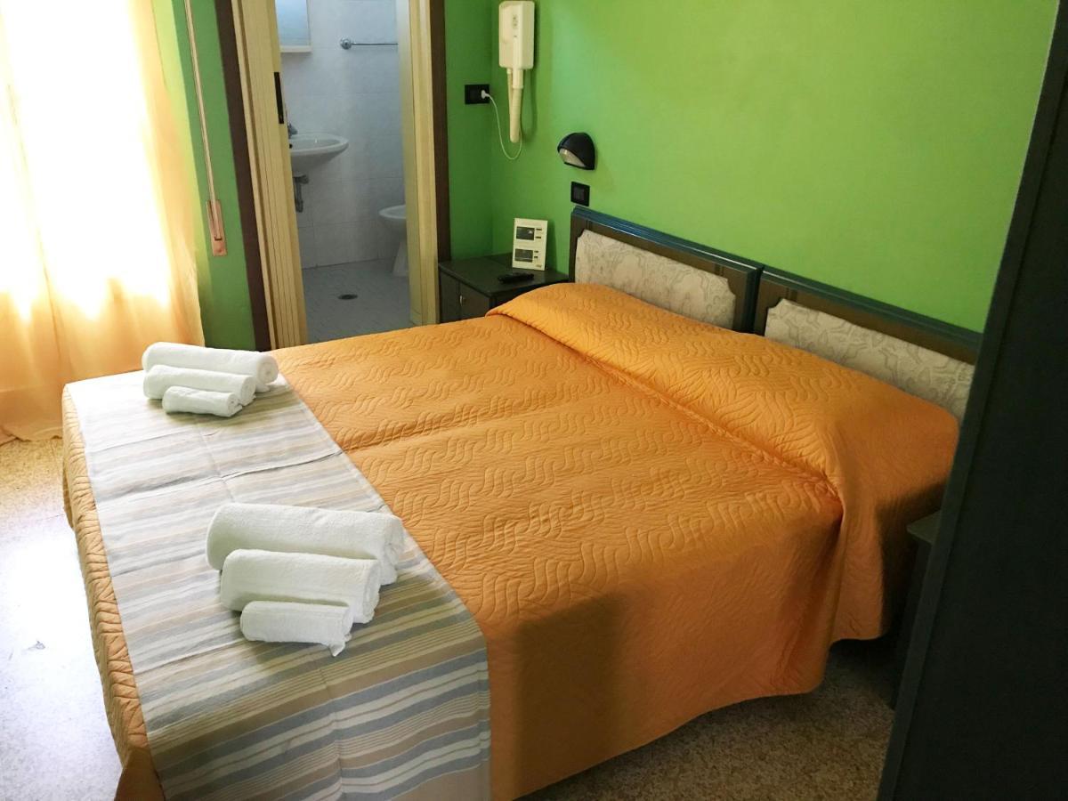 Hotel Berna Rimini Esterno foto
